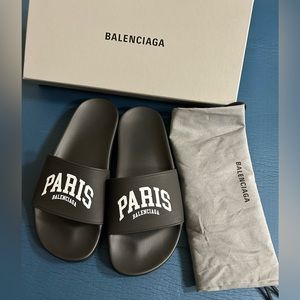 ❌❌SOLD❌❌ Balenciaga  Paris Logo Pool Slide women size US 7 (UK 37) Last Price!!!